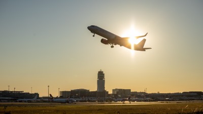 : Startendes Flugzeug Wien